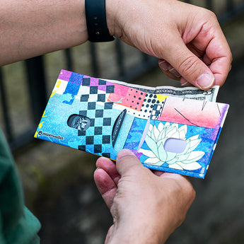 Slim Wallet Bloomscape - Lifestyle image