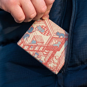 Slim Wallet Cat Bar - Lifestyle image