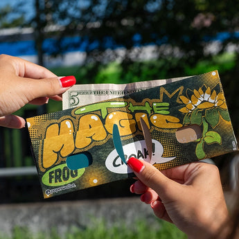Slim Wallet The Magic Frog - Lifestyle image