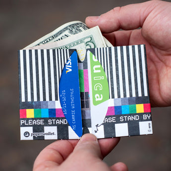 Micro Wallet No Signal - Lifestyle image