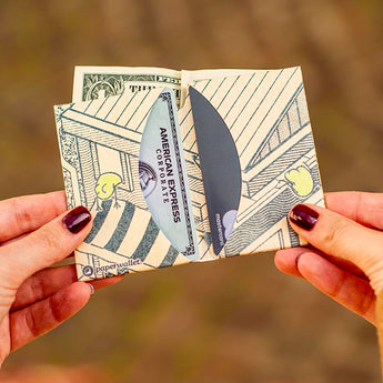 Micro Wallet Frog Hotel - Lifestyle image