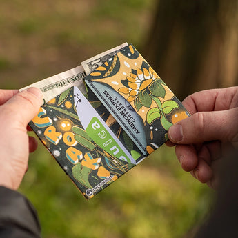 Micro Wallet Magic Frog - Lifestyle image