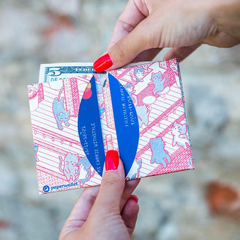 Micro Wallet Cat Bar - Lifestyle image