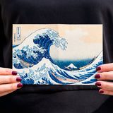 Passport Wallet The Great Wave - Lifestyle image