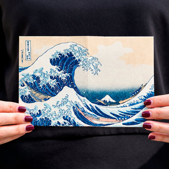 Passport Wallet The Great Wave - Lifestyle image