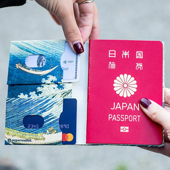 Passport Wallet The Great Wave - Lifestyle image