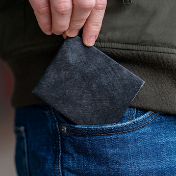 Slim Wallet Black - Lifestyle image