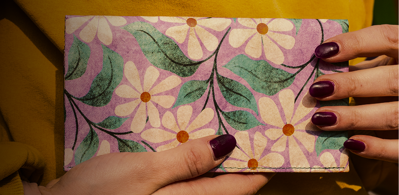 CLUTCH
WALLET