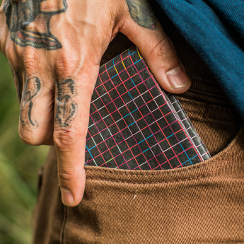Slim Wallet Iridescent - Lifestyle image