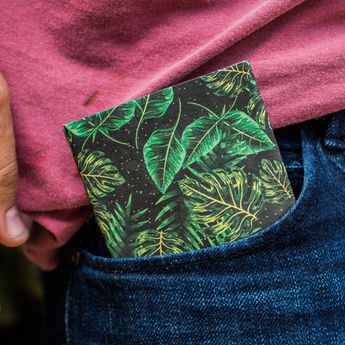 Slim Wallet Leaves - Lifestyle image