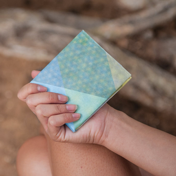 Slim Wallet Triangle Moire - Lifestyle image