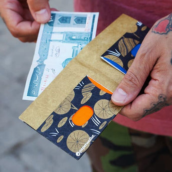 Slim Wallet Lilly - Lifestyle image