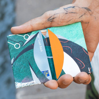 Micro Wallet Gecko - Open Wallet Inside Design with cards and cash