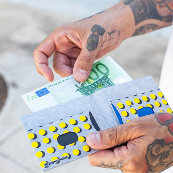 Slim Wallet Yellow Dots - Lifestyle image