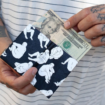 Micro Wallet Black Mat - Lifestyle image